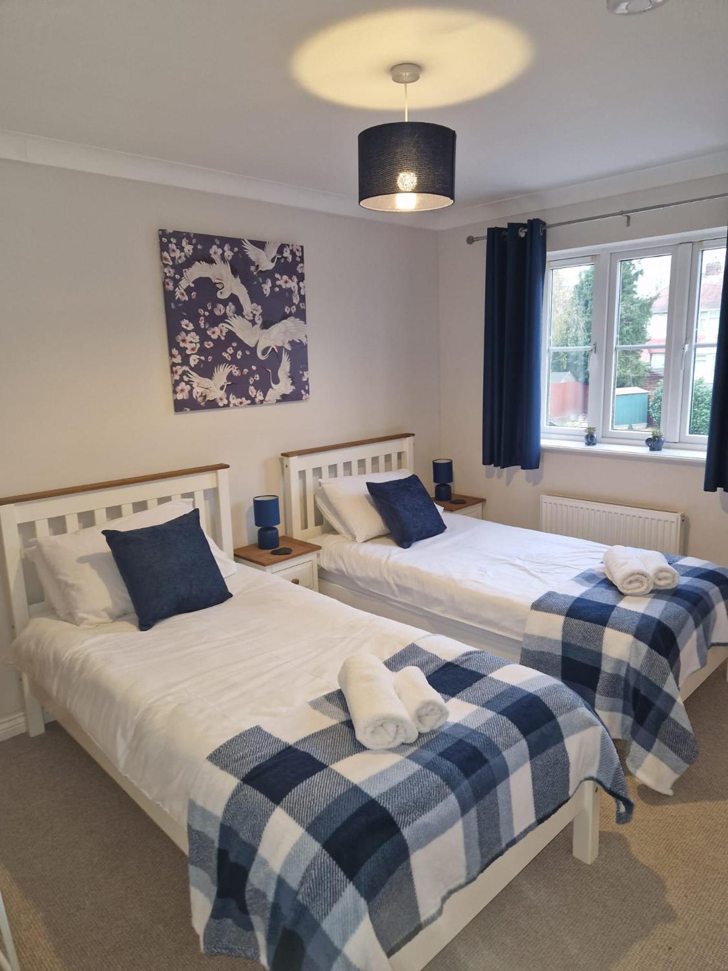 Hereford - Finch House - Modern 4 Bedroom House Located In South Hereford, Dog Friendly With Nearby Countryside, Pool Table, Sleeps Up To 10 Guests - Hosted By Rentmyhouse Exterior photo