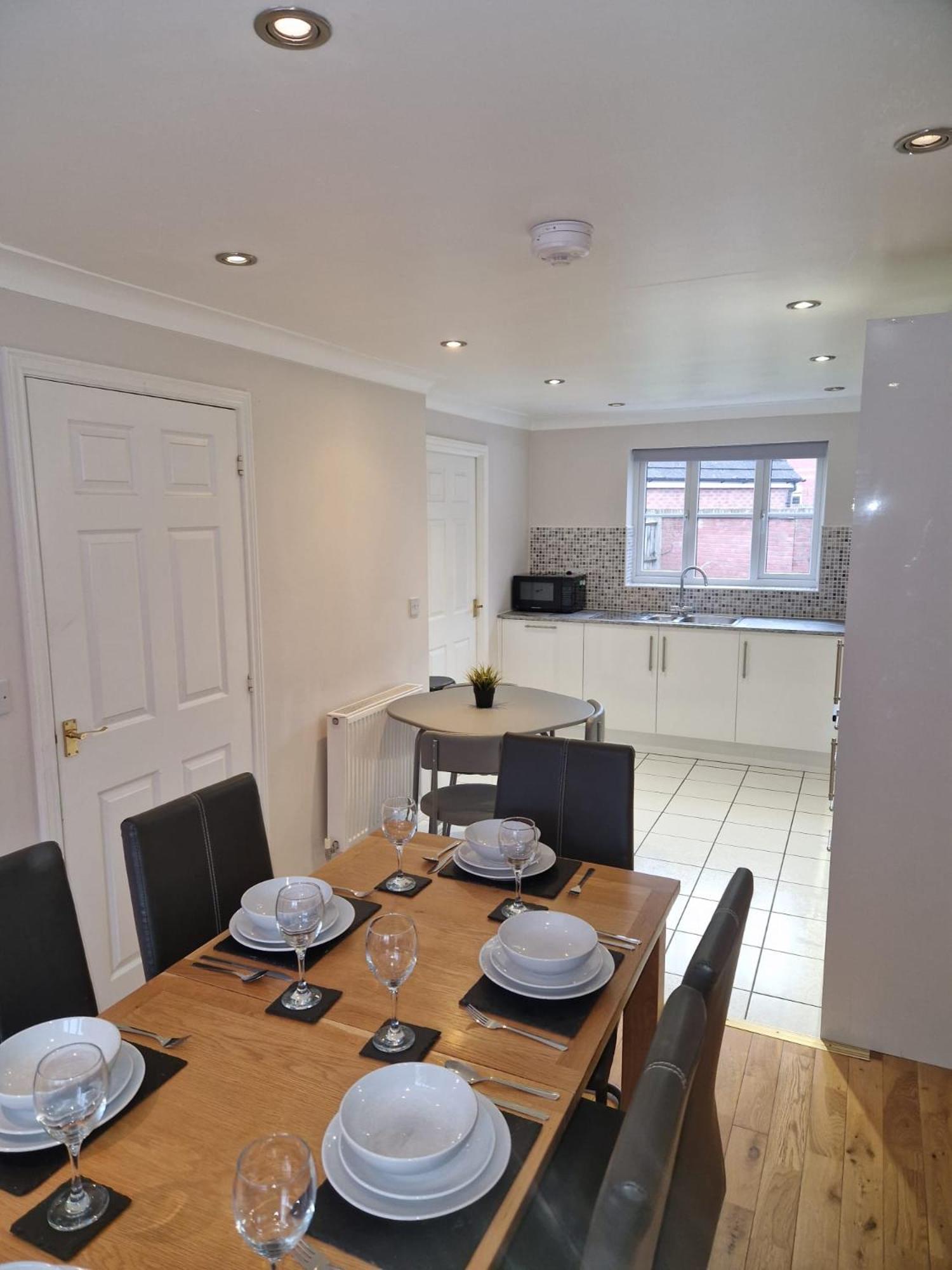 Hereford - Finch House - Modern 4 Bedroom House Located In South Hereford, Dog Friendly With Nearby Countryside, Pool Table, Sleeps Up To 10 Guests - Hosted By Rentmyhouse Exterior photo