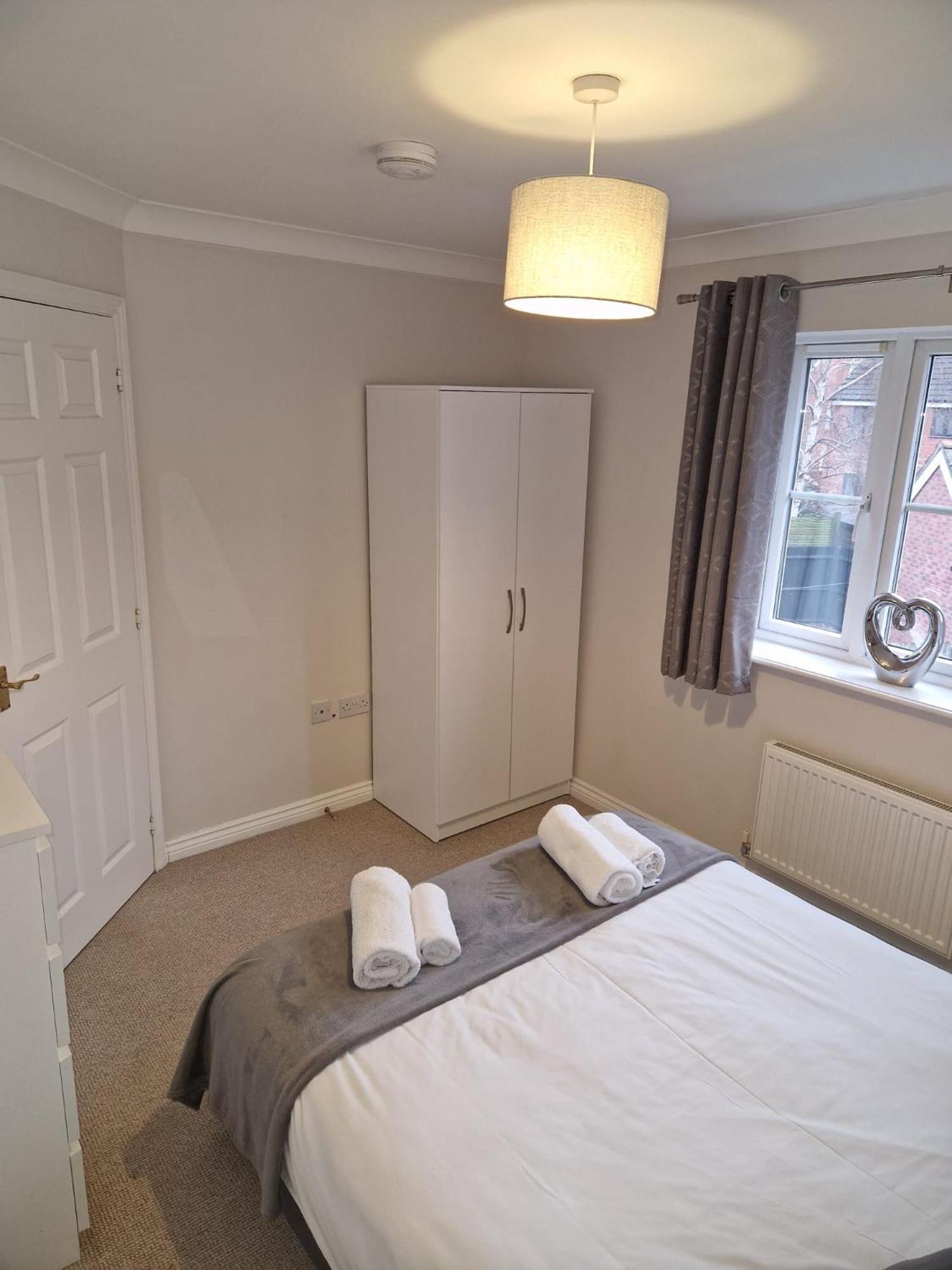 Hereford - Finch House - Modern 4 Bedroom House Located In South Hereford, Dog Friendly With Nearby Countryside, Pool Table, Sleeps Up To 10 Guests - Hosted By Rentmyhouse Exterior photo